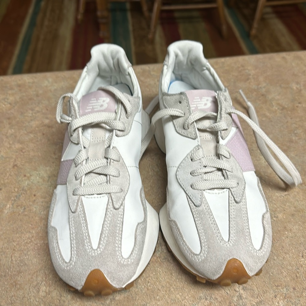 Size 7.5 new balance 327